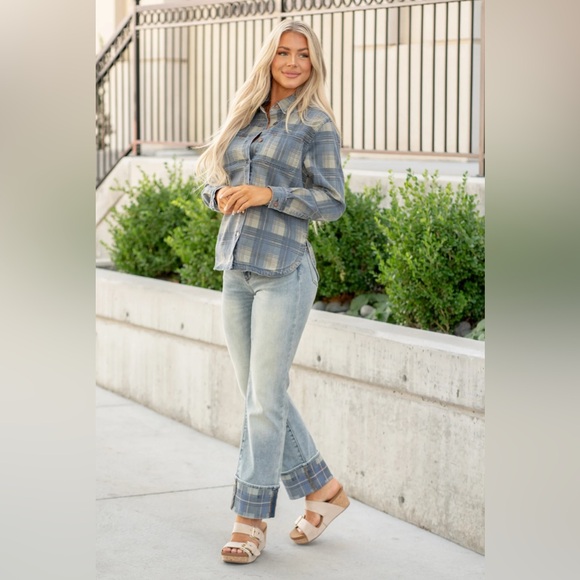 Judy Blue Medium Blue and Cream Plaid Print Denim Shacket in Small - Picture 5 of 16